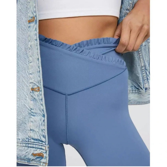 Offline By Aerie Extra High Waist Ruffle Real Me Crossover 7/8 Leggings - Picture 3 of 7